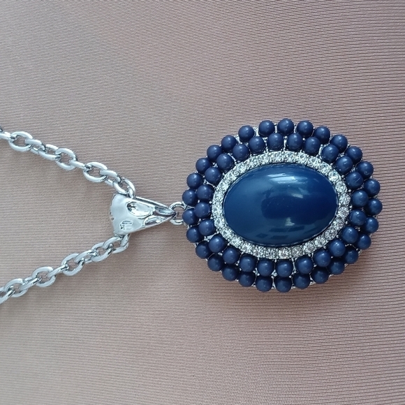 Beautiful navy blue center with faux diamond accents beautiful piece - Picture 2 of 5